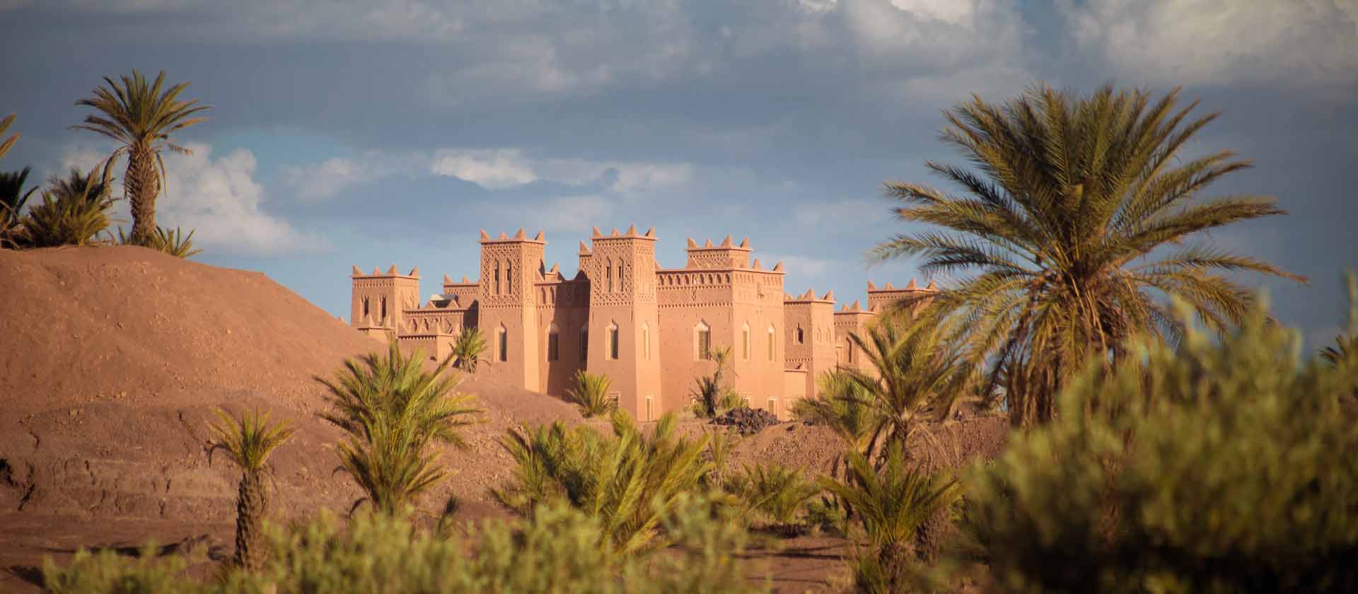 chateau du Maroc entouré de végétation